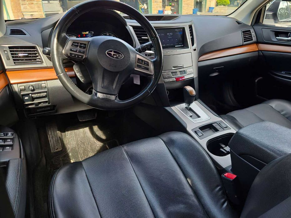 Subaru Outback 2.5i Limited      2013