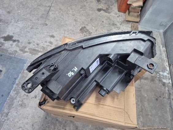 Lefrektor lewy Jeep Compass 2019 r.