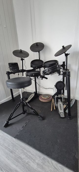 Bateria eletrónica Alesis Nitro Mesh Kit