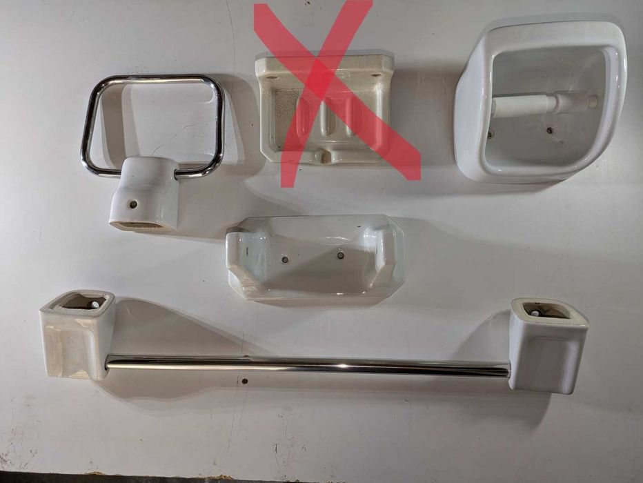 Acessório em porcelana para WC casa-de-banho