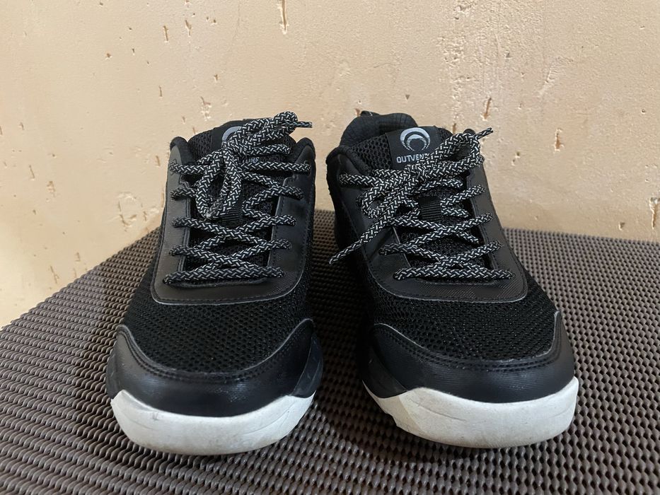 Крассовки на мальчика 37 р