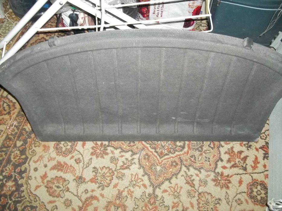 задняя шторка багажника целая