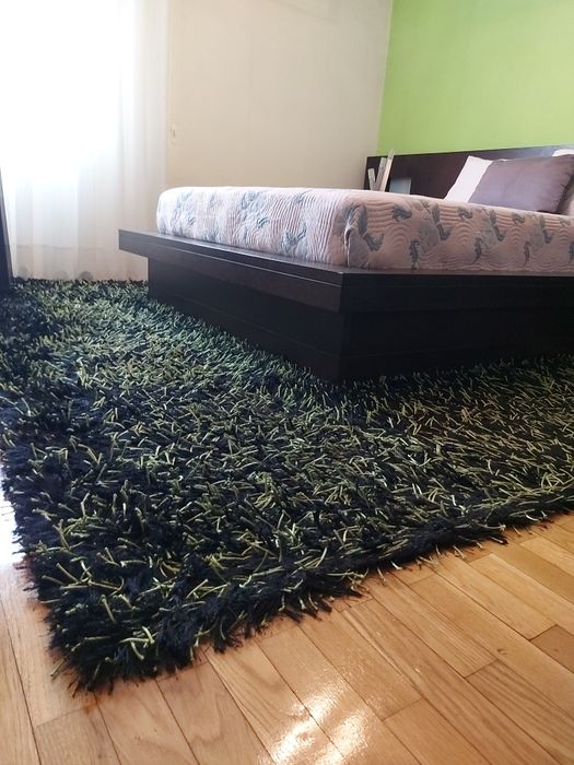 Carpete de grande preto e verde