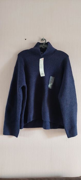 Uniqlo светр свитер. На розмір S-M. Новий Теплий.