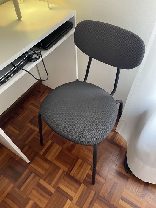 Secretaria cadeira e candeeiro