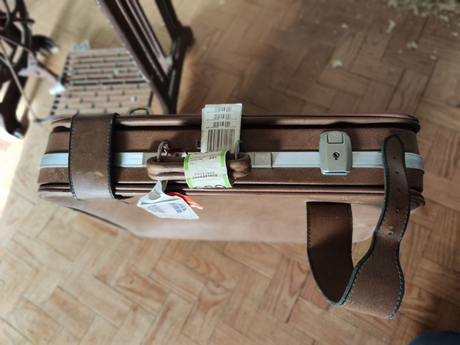 Mala de viagem (uso ou decoração)