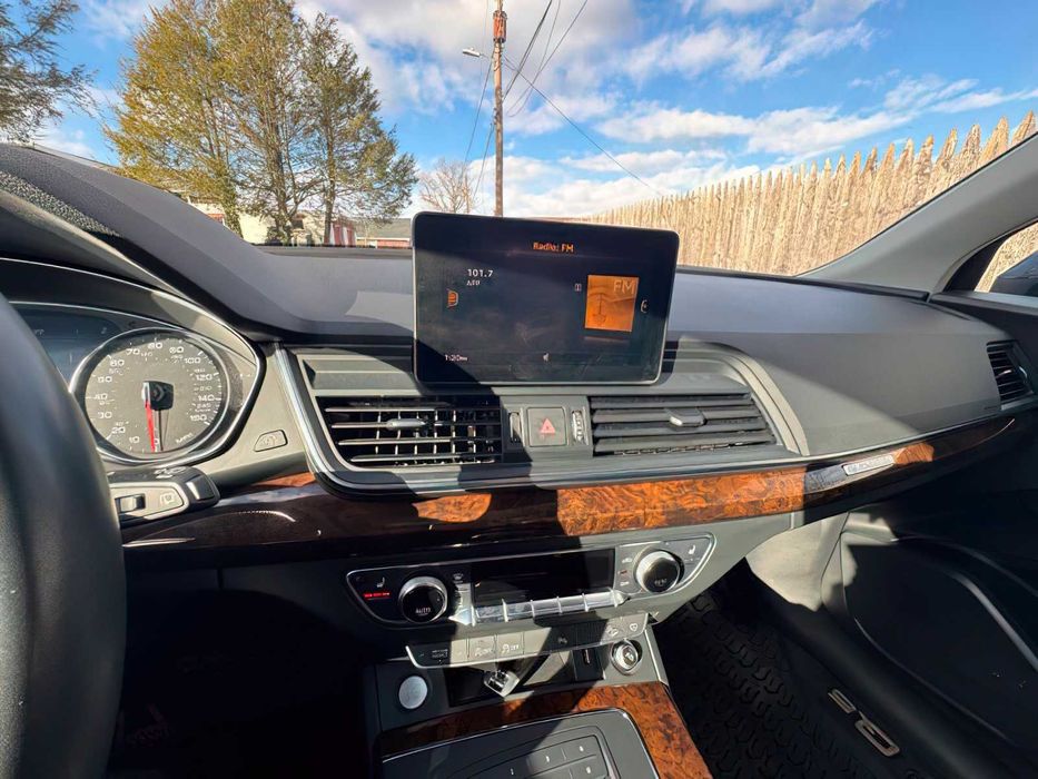 Audi Q5      2020