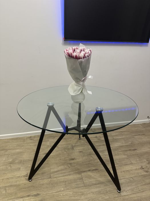 Обідній стіл скляний