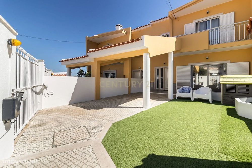 Moradia T3 com Piscina e Excelentes Áreas nos Foros de Amora