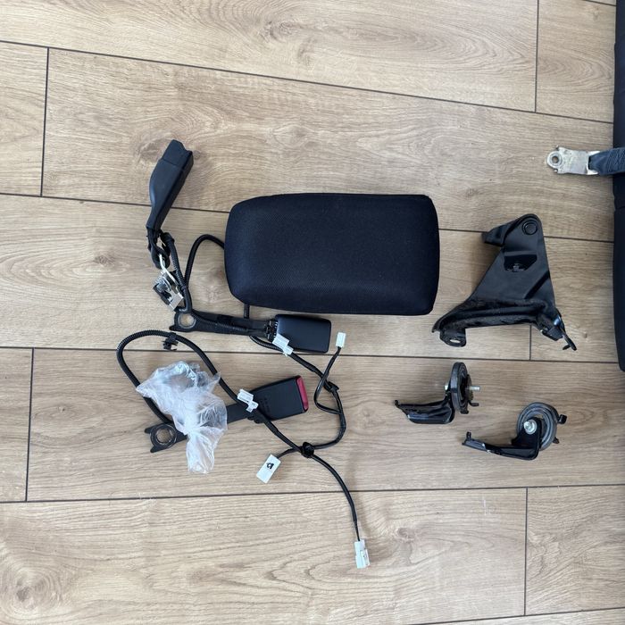 Komplet foteli Toyota Auris II combi + boczki