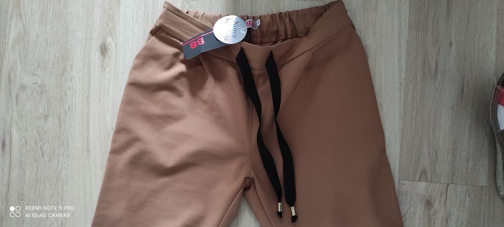 Spodnie karmelowe z lampasem