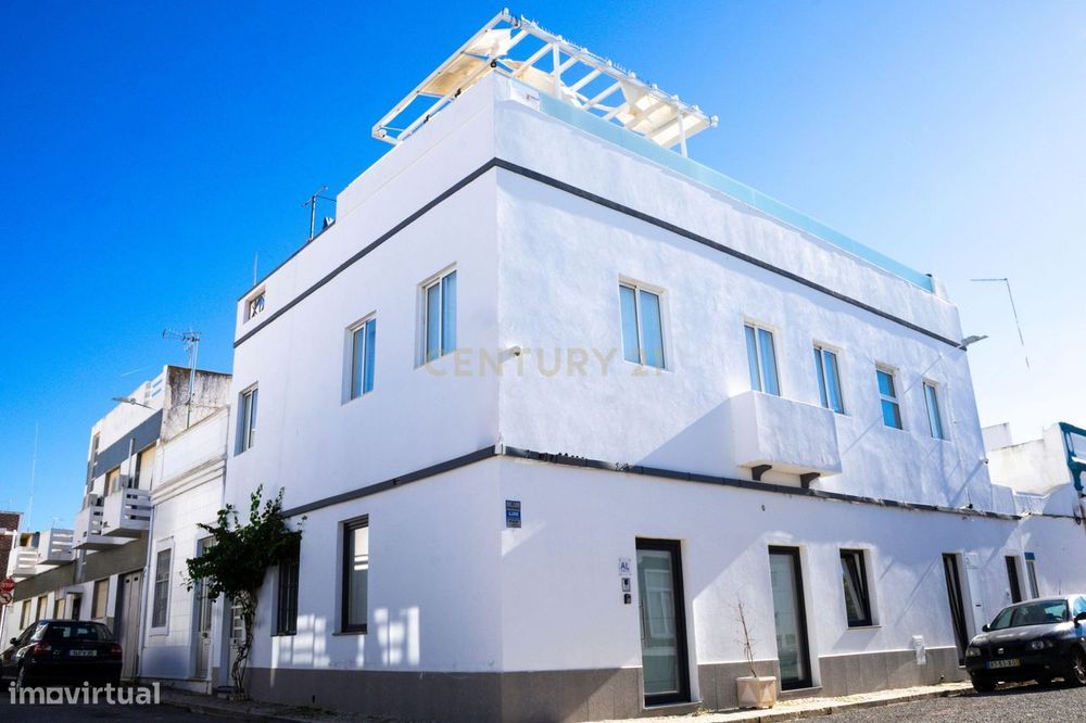 Moradia de 2 Pisos com Terraço e Licença AL.