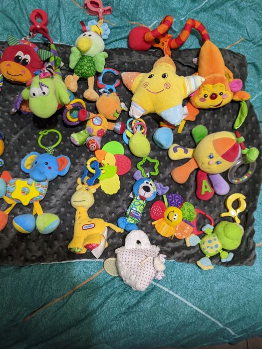 Дитячі іграшки для найменших)