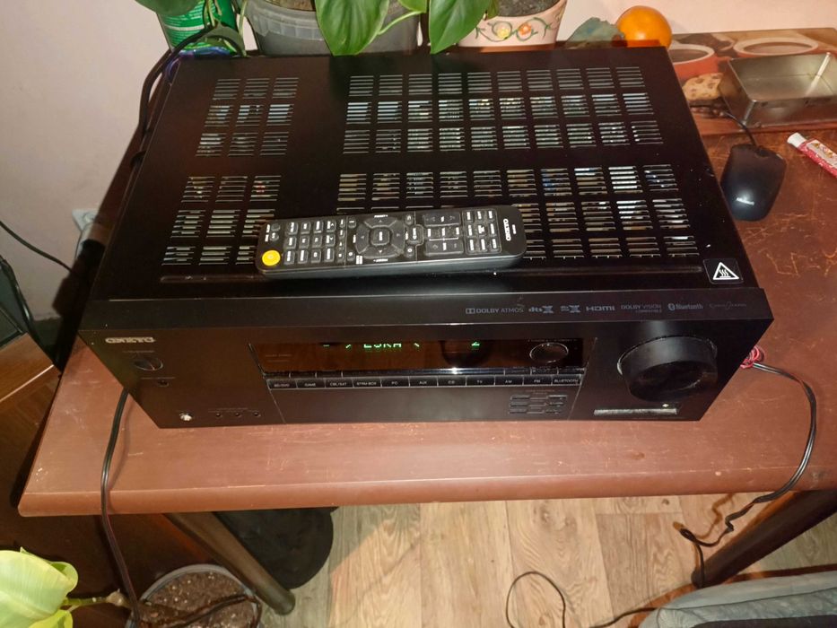 Sprzedam amplituner Onkyo TX-SR393 / Dolby Atmos / Bluetooth / 4K