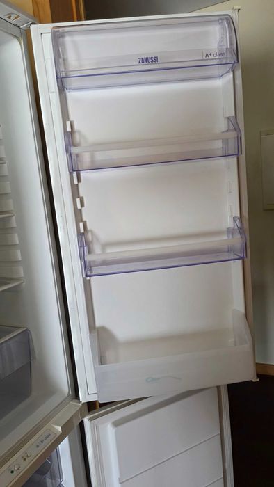 Frigorífico combinado Zanussi ZBB28650SA para venda
