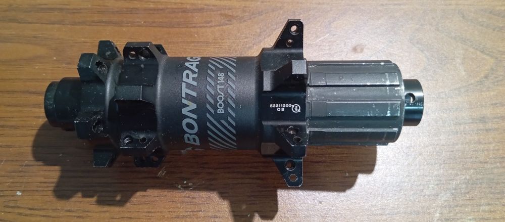 Bontrager Boost 148 – tylna piasta MTB 12x148 mm, bębenek Shimano