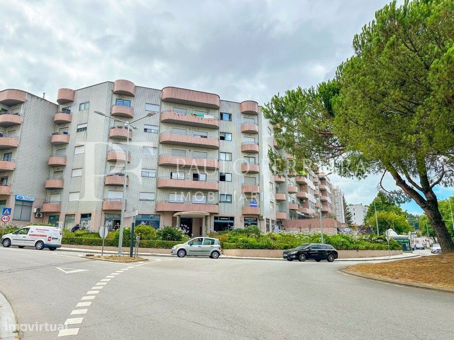 Garagem com 53m2 no centro de Famalicão