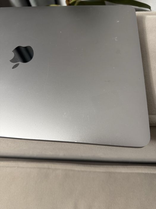 Macbook pro 2017 8гб