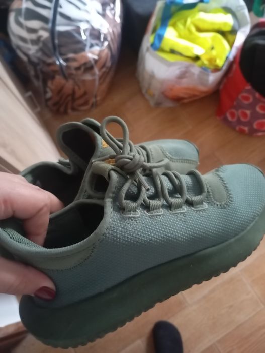 Adidas tubular como novos