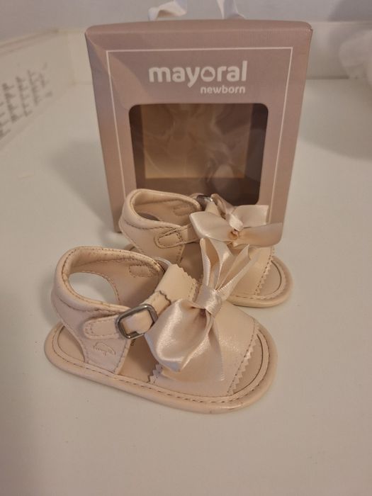 Sandálias recém-nascida T. 17 MAYORAL