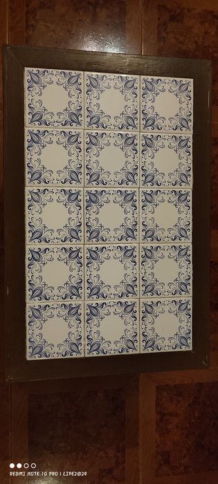 Mesa apoio  vintage com azulejos
