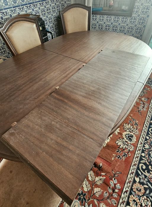 Mesa com 6 cadeiras