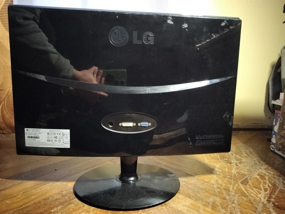 Монітор LG Flatron E2240T , LED 22'' дюйма VGA  DVI-D
