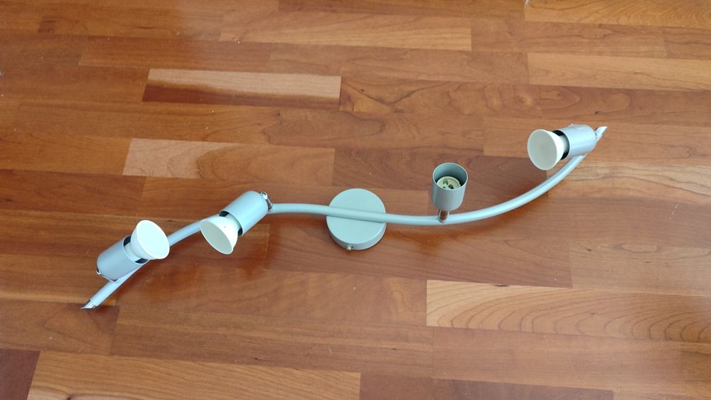 Candeeiro de tecto ou parede.