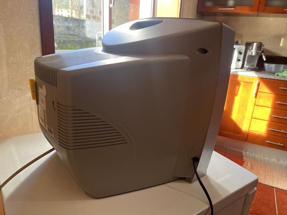 Grundig TV Davio 14” Prateado