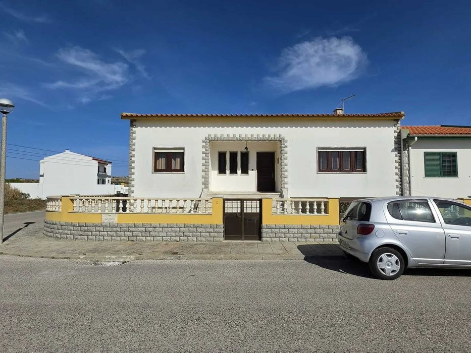 Moradia T3 mobilada para arrendamento em Peniche