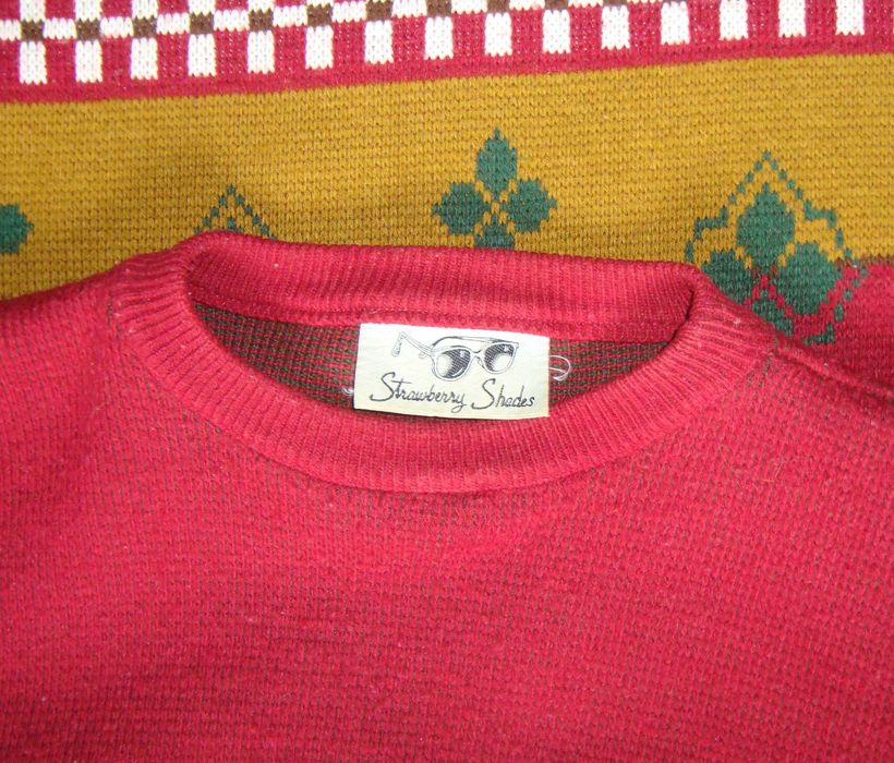 Червоний в'язаний светр-сукня з бахромою та візерунками "Strawberry