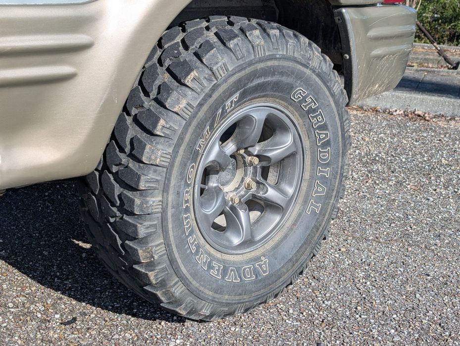 Hyundai Galloper 2.5 c/ Material e Pneus Averbados