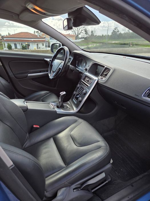 Volvo v60 D4 181cv