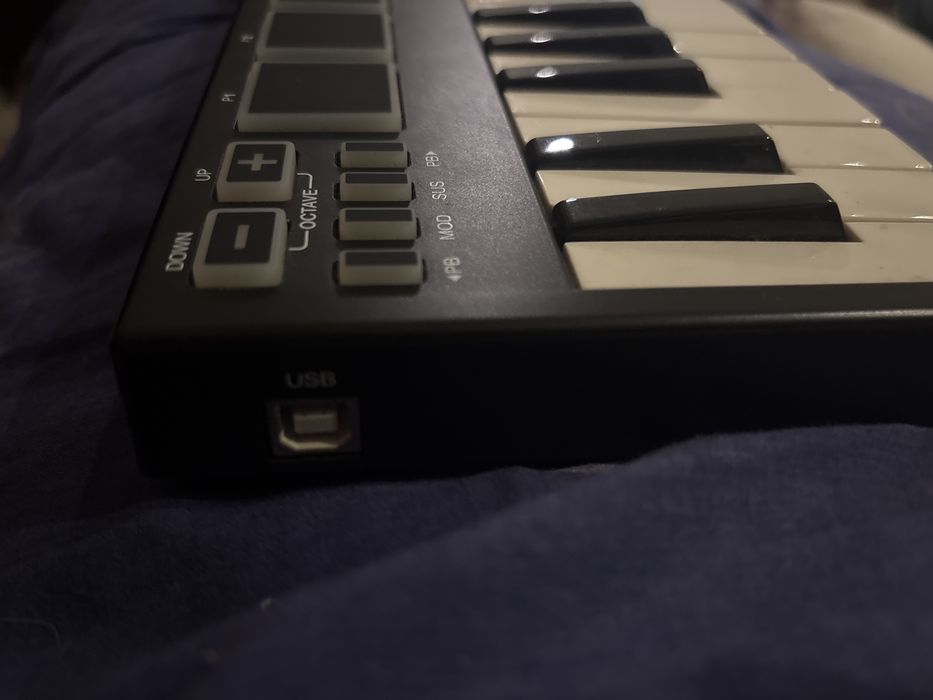 Teclado MIDI Alesis vmini
