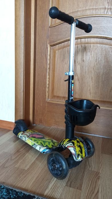 Дитячий самокат з батьківською ручкою