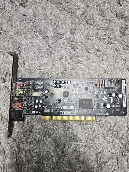 Звукова карта ASUS Xonar DG з підсилювачем для навушників.