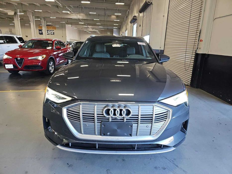 Audi e-tron Premium Plus 2022 ауди