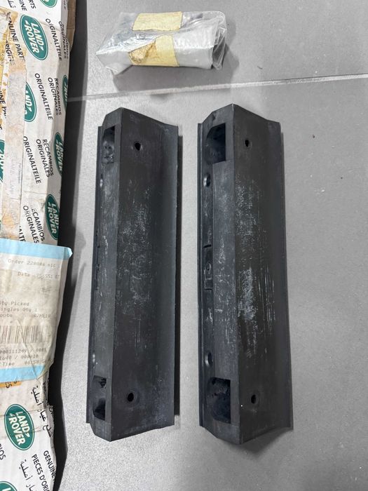 2 borrachas fixação proteção farolins Range Rover NOVAS com fixações