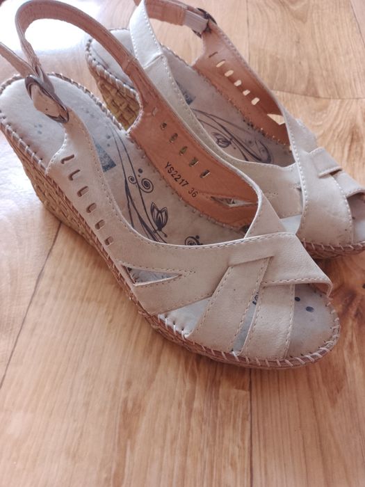 Buty damskie na koturnie skórzane rozmiar 36