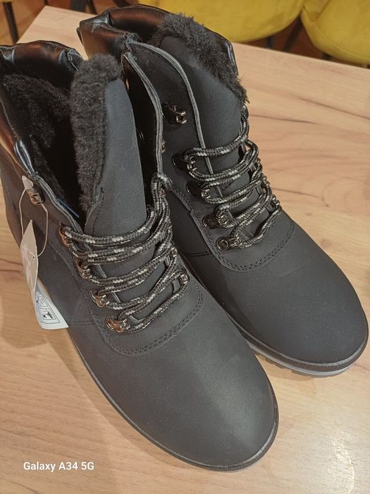 Buty zimowe ocieplone  czarne wiązane 38