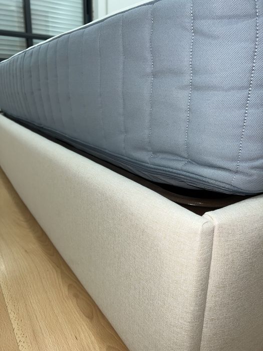 Cama com arrumação