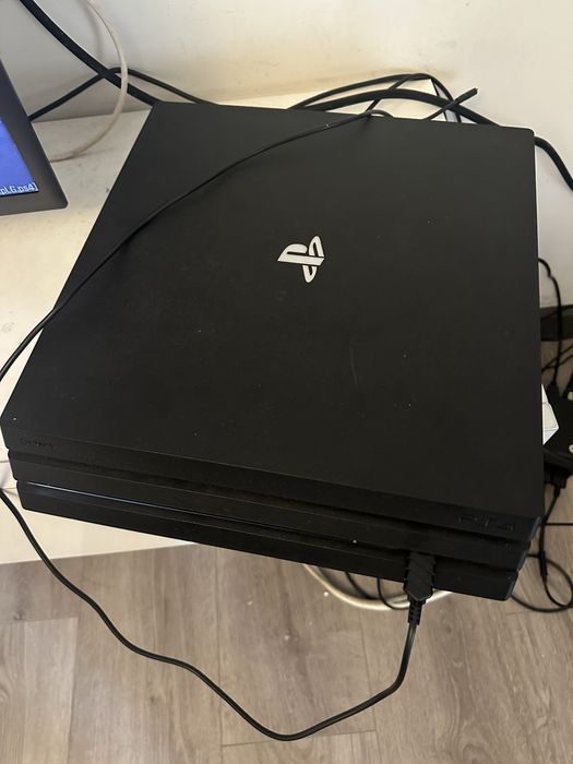 Playstastion 4 pro 1t com um comando