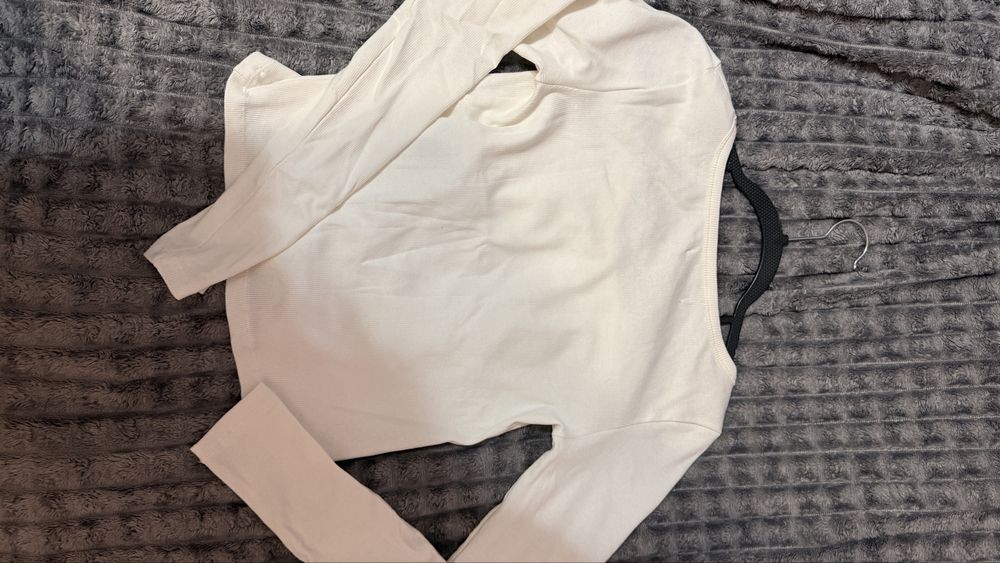 Біла базова кофтинка