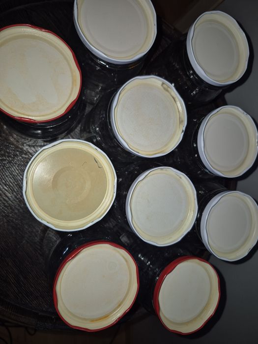 Słoiki 0,9 l z nakrętkami