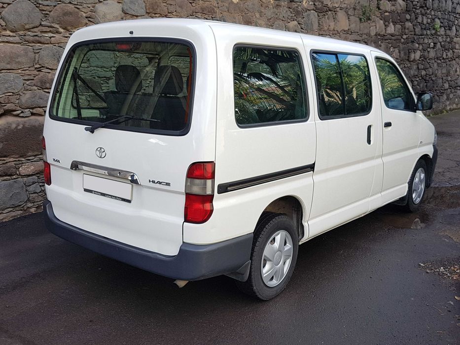 Toyota Hiace D-4D - 9 lugares - Ar Condicionado