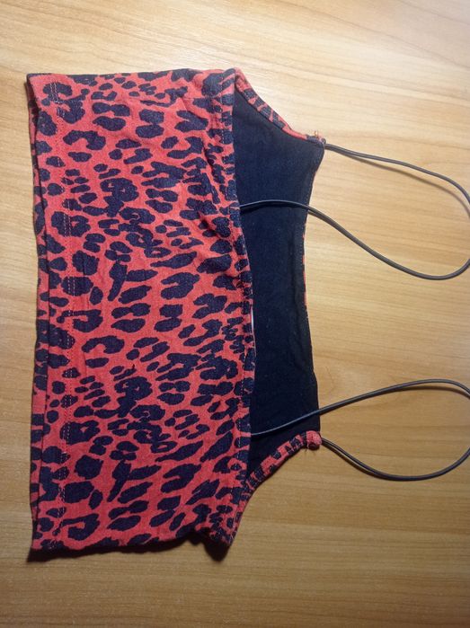 Топ леопард в червоному кольорі