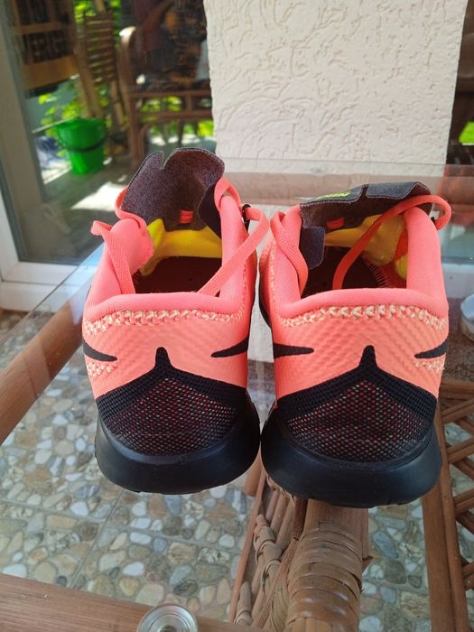 Кросівки Nike.Для бігу, тренування та повсякденному використанню.