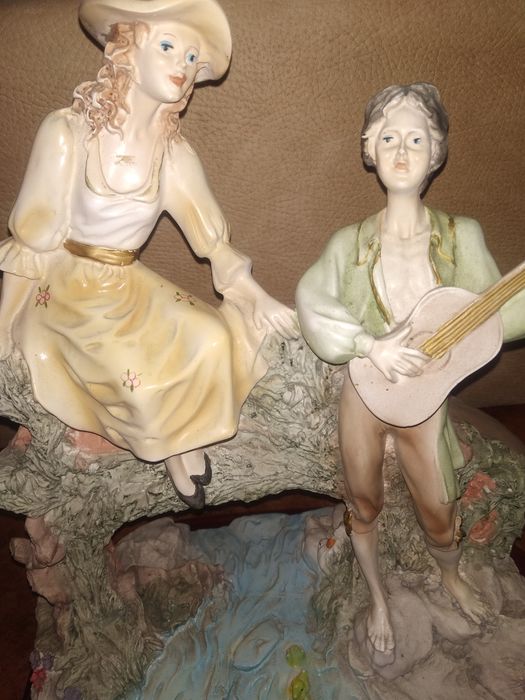 Estatueta Grande em marfinite