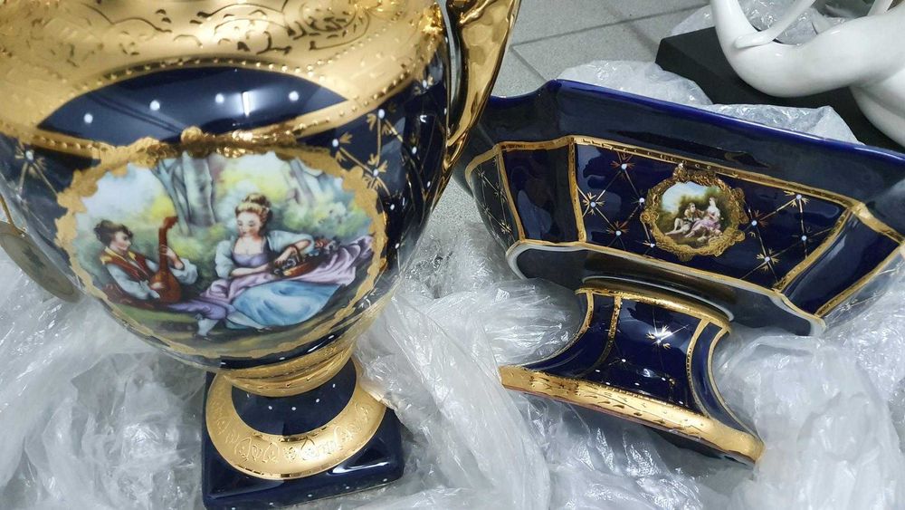 loiça decorativa antiga. 2 peças