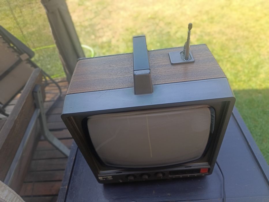 Telewizor UNITRA 230v/24